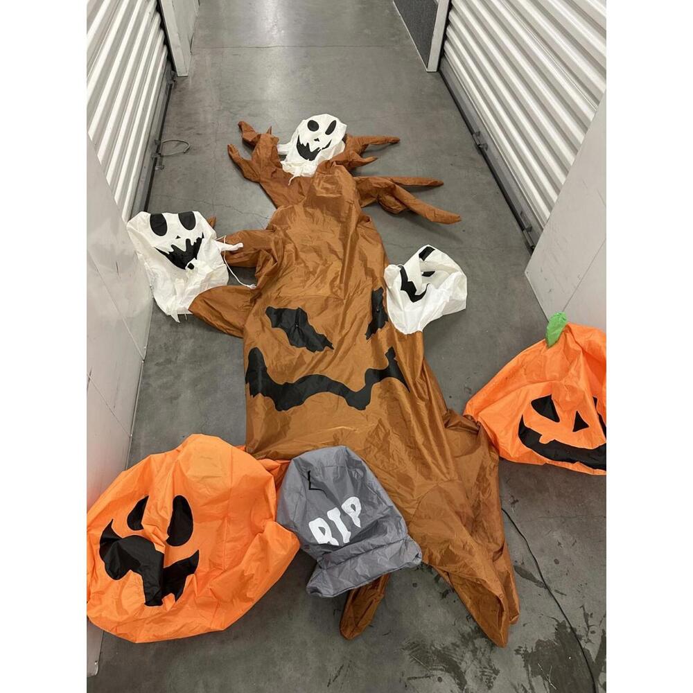 Freestanding Inflatable Halloween Tree/ Pumpkins and Ghosts
